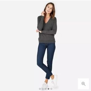 Everlane cashmere v neck sweater